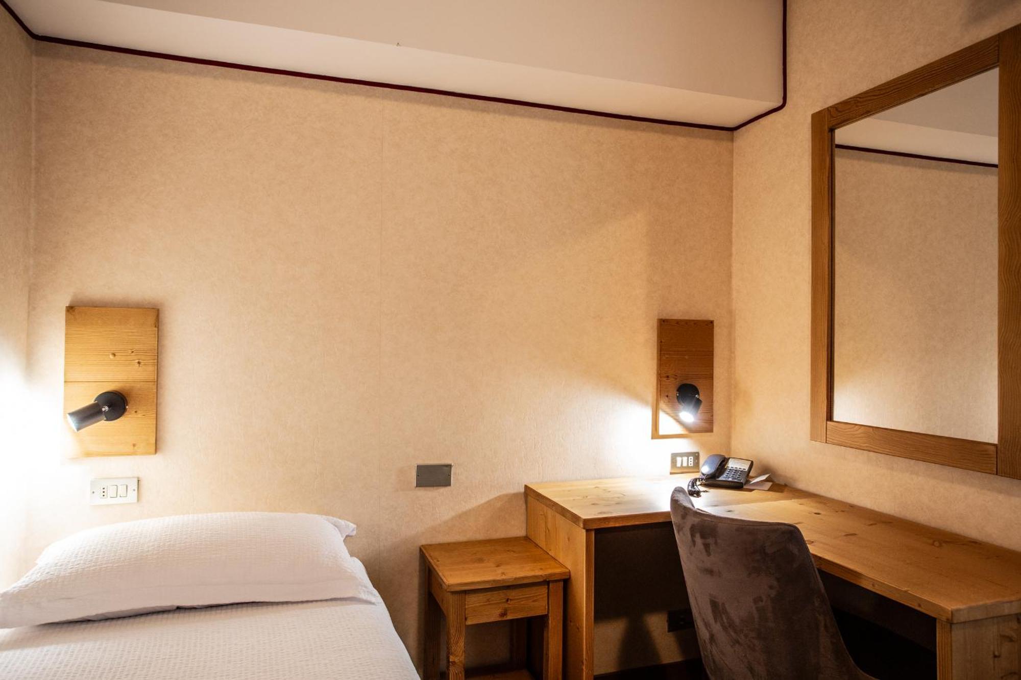 Hotel Bijou Valtournenche Bagian luar foto
