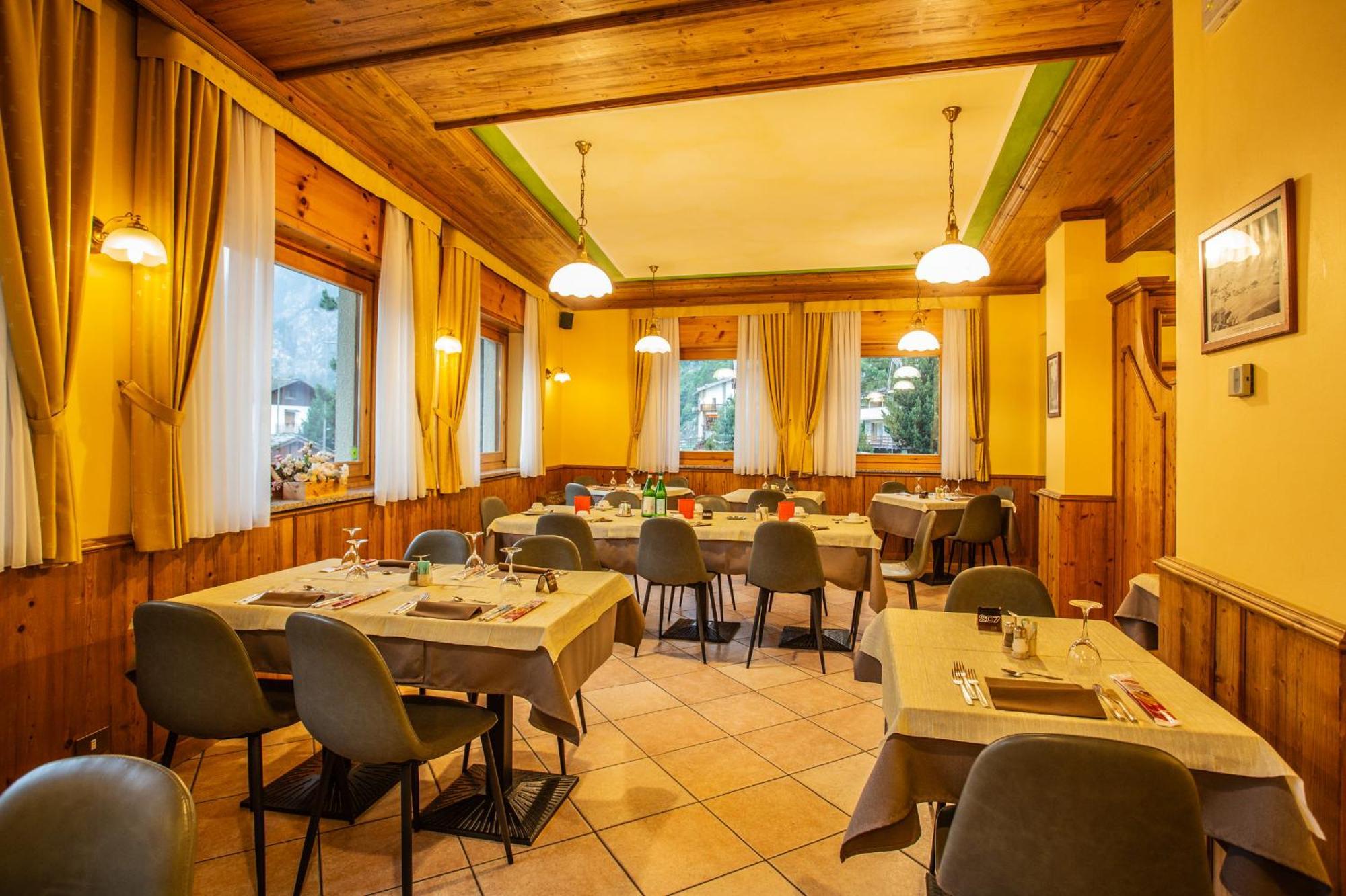 Hotel Bijou Valtournenche Bagian luar foto