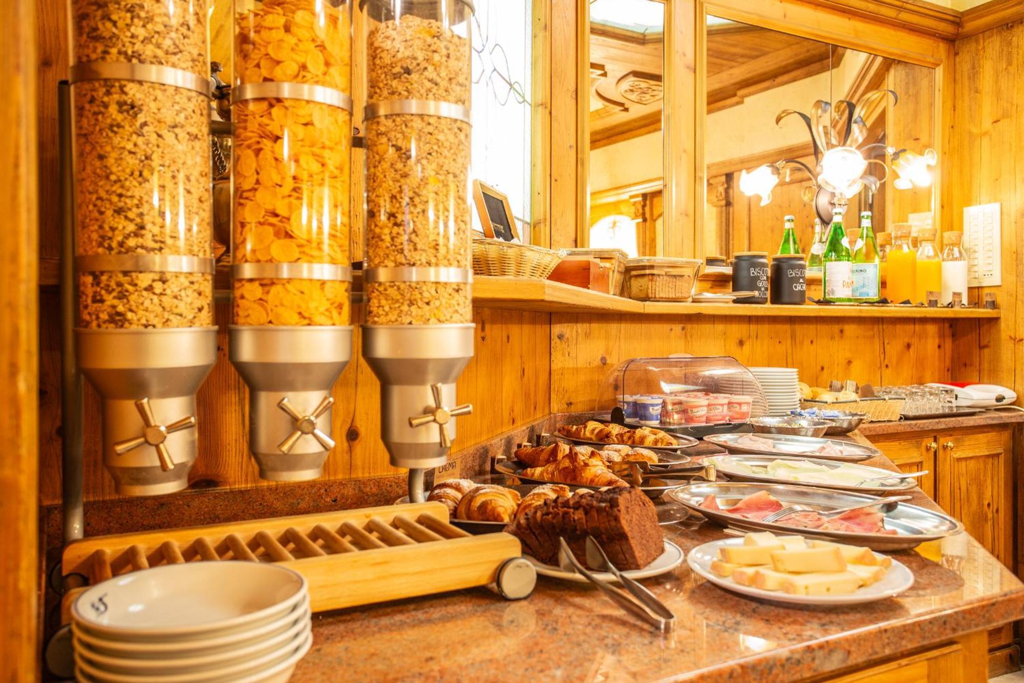 Hotel Bijou Valtournenche Bagian luar foto