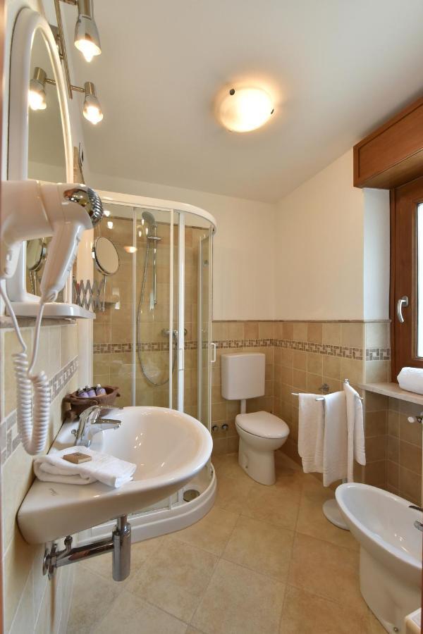 Hotel Bijou Valtournenche Bagian luar foto